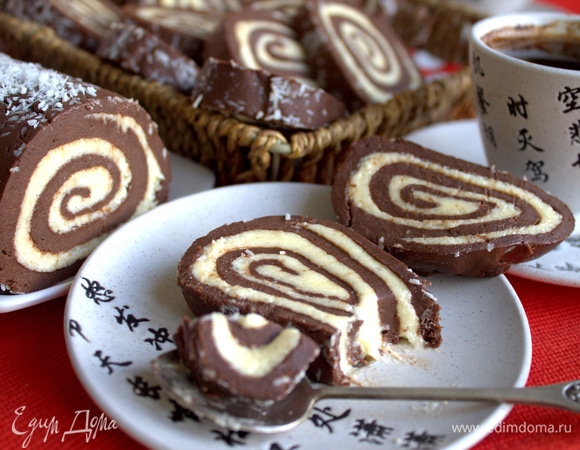 Слой из печенья напоминает по вкусу пирожное «Картошку».