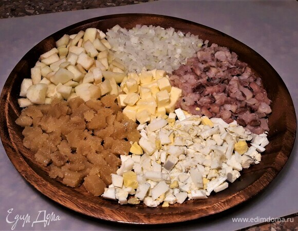 Все ингредиенты нарежьте мелко.