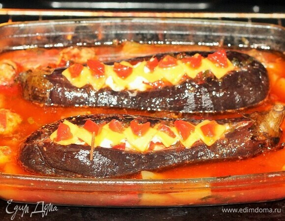 Пряные баклажаны с начинкой и соусом готовы, приятного аппетита!