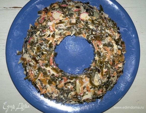 Осторожно достать стакан и убрать пищевую пленку.