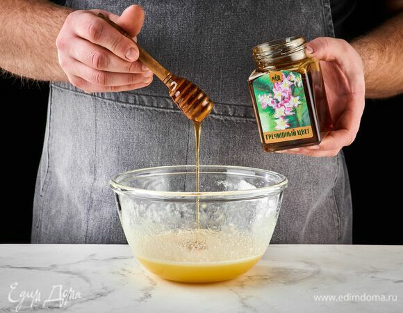 Добавьте мед гречишный «Гречишный цвет» ТМ «Мусихин. Мир мёда».