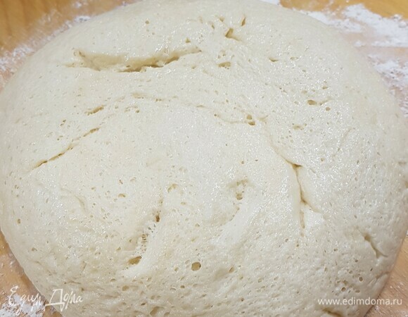 Тесто очень хорошо поднимается. И оно все в пузырьках.