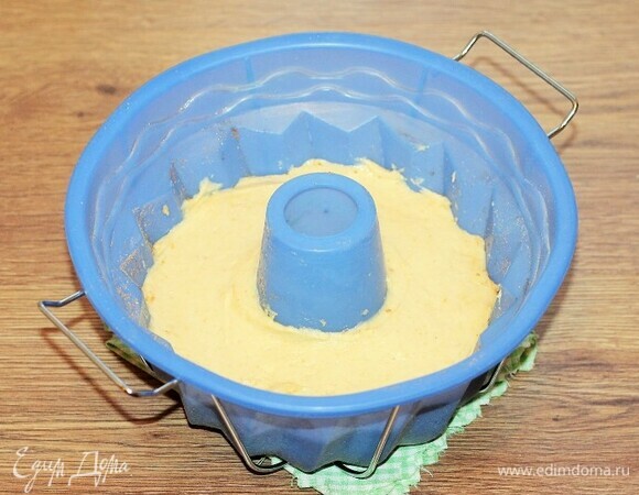 Закрываем ягоды оставшимся тестом.