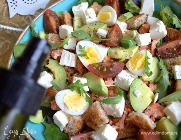 Сбрызнуть маслом и лимонным соком.