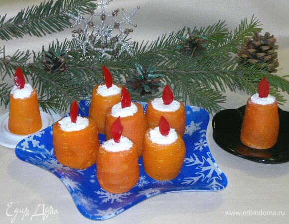 Закуска «Новогодние свечи» готова. Поставить «свечи» на блюдо и подать закуску к столу. Приятного аппетита! С наступающим Новым годом!
