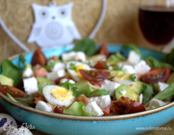 Посыпать листиками салата и кунжутом (или др. семечками), желательно обжаренным.