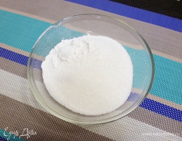 Подготовить указанные ингредиенты. Смешать сахар, соль, ванилин и крахмал вместе.