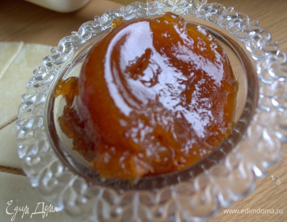 Для начинки берем любое повидло. У меня джем из алычи, вот так зажелировался.