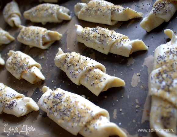 Или обмакнуть в сахар, мак.
