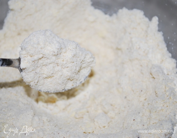 Перемешать надо все до такой сухой крошки.