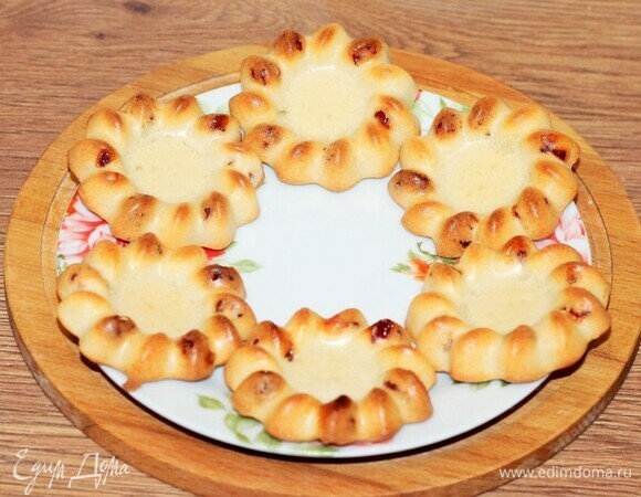 Выпекаем в разогретой до 180°C духовке минут 45. Проверяйте выпечку на сухую спичку.