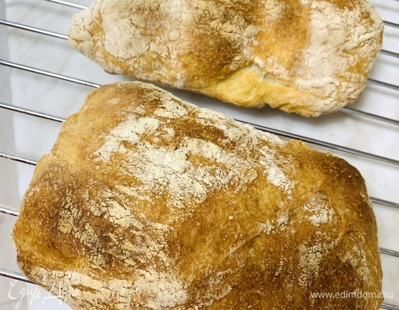 Готовые чиабатты перекладываем на решетку до полного остывания.