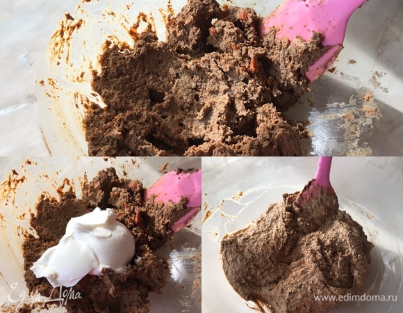 Печень остудить. Потом пюрировать блендером. Затем добавить сливочный сыр (я добавила 3 ст. л., но вы делайте на свой вкус) и еще раз взбить. Добавить специи по вкусу и еще раз перемешать.