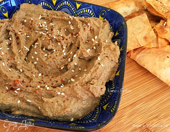 Наш нежный паштет готов. Очень вкусно с чипсами. Я делаю домашние чипсы из лаваша.