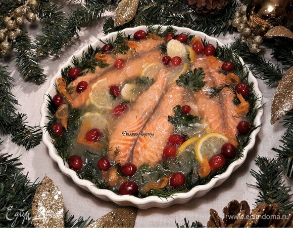 Вкусное заливное будет красиво смотреться на новогоднем столе! С наступающим Новым годом!