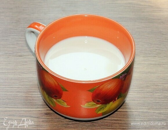 Готовим молочный щербет. Смешиваем теплое молоко с сахаром до растворения. Добавляем сливки и перемешиваем. Щербет готов!