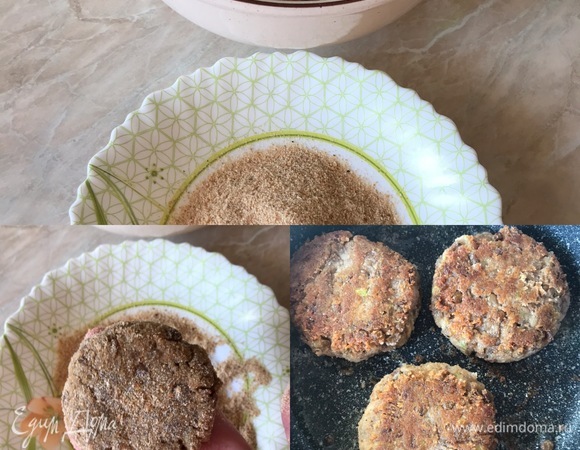 В сковороде разогреть масло, сформировать котлеты, обвалять в сухарях и обжарить с одной и другой стороны.