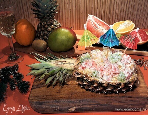 А если блюдо заправить йогуртом с тропическими фруктами (манго с семенами чиа или манго с маракуйей), получится суперский фруктовый салат. С наступающим Новым годом!