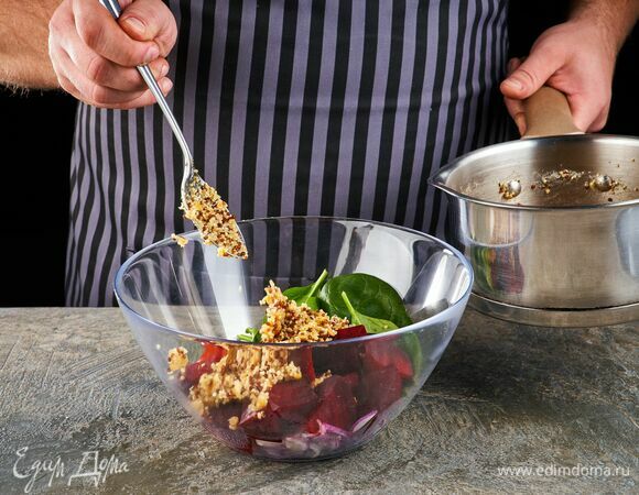 Добавьте микс киноа и чечевицы.