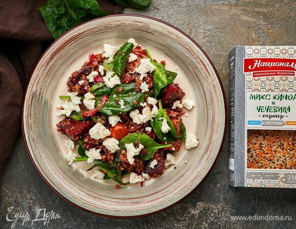 Перед подачей покрошите брынзу.