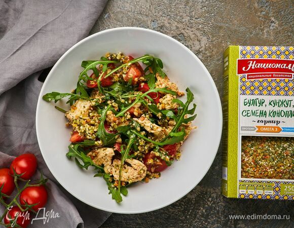 Подавайте легкий оригинальный салат к столу. 