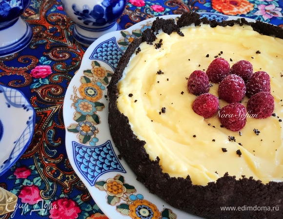 Готовый десерт можно посыпать крошкой из печенья или украсить ягодами.