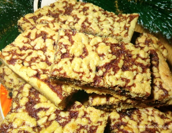 Пирог нарезаем на кусочки и подаем. Приятного аппетита!