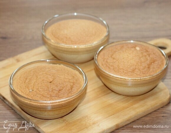 Выпекаем суфле минут 35–40. Готовность можно проверить сухой лучиной.