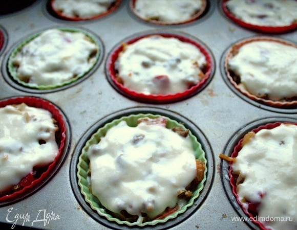 Сверху закрыть тестом.