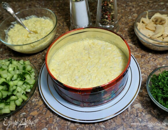 2 слой —1/3 яичной смеси.