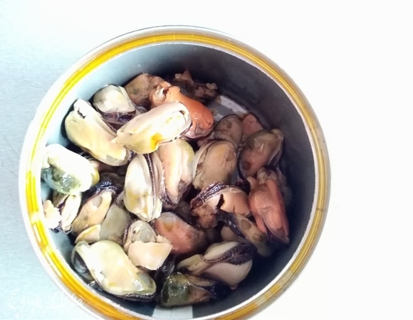 С мидий слить масло.