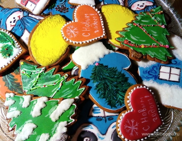 И подаем к столу вкусные имбирные прянички! С Новым годом и наступающим Рождеством!