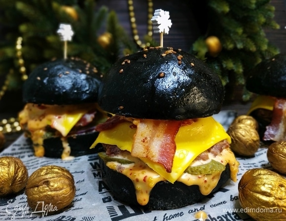 Бургеры получились очень сочные, вкусные и сытные. Приятного аппетита! Вкусных и счастливых праздников вам!