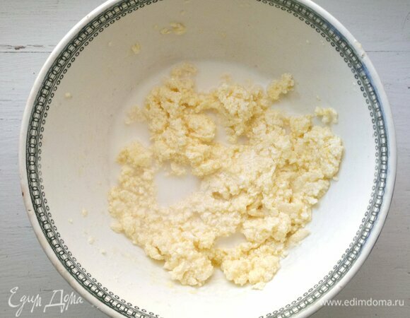 Влить молоко, взбить еще раз до однородности.