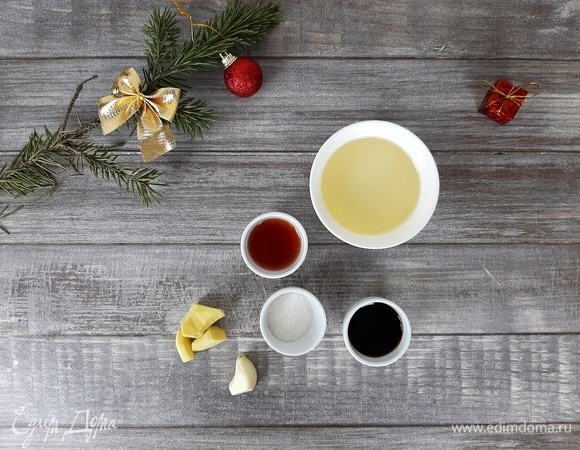 Очищаем имбирь и зубчик чеснока.