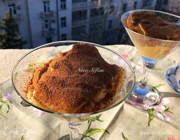 Готовый десерт посыпаем какао и подаем.