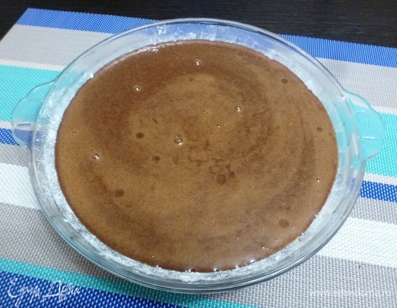 Влить тесто и дать постоять в форме 40–60 минут.