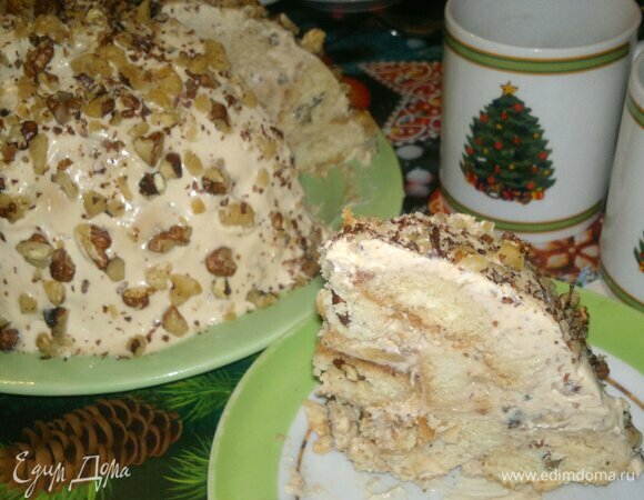 Разрезать торт на порции и подать к чаю или кофе. Приятного аппетита! С Новым годом!