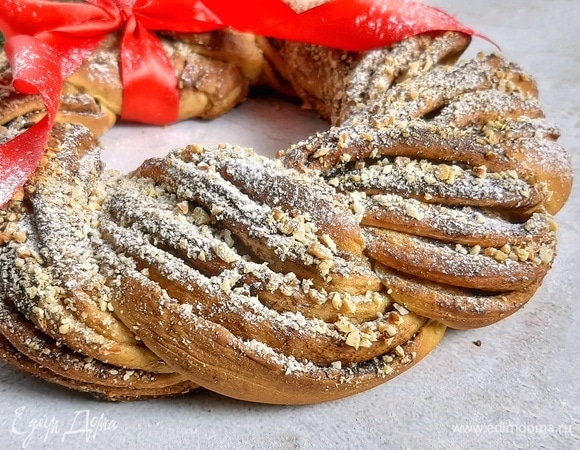 Выпекаем в хорошо прогретой духовке при температуре 170°C около 25–30 минут, но не пересушите! После полного остывания посыпаем сахарной пудрой. Приятного аппетита!