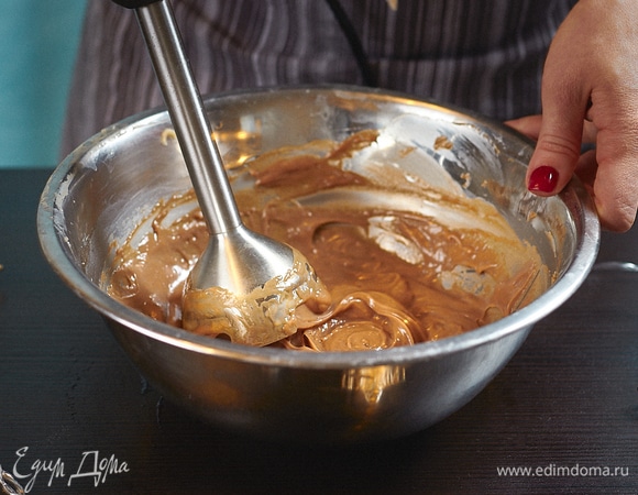 Пробиваем блендером до однородности. Опять очень пригодилась бы кухонная машина KENWOOD.