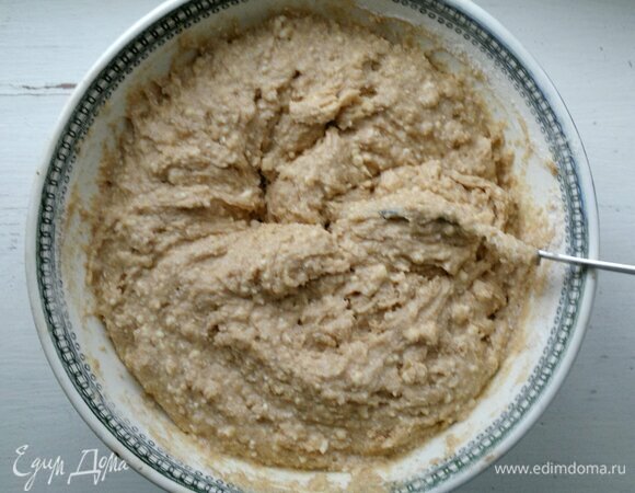 Замесить тесто.