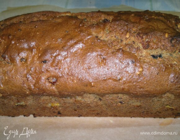 Готовый кекс достать из духовки, выложить на решетку и остудить до комнатной температуры.