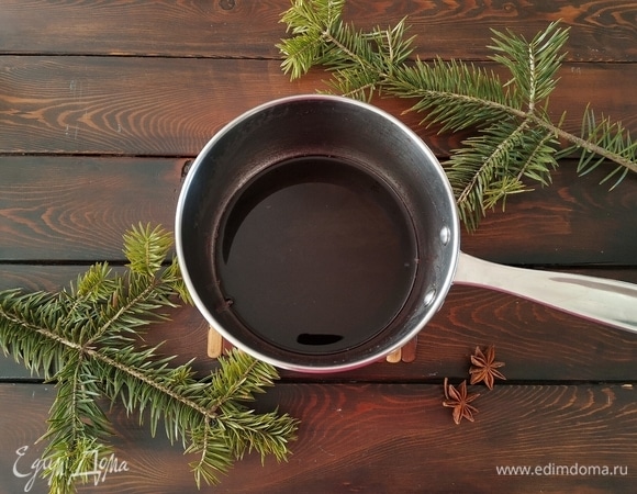 Из глинтвейна извлекаем все специи. Он нам нужен температурой 40–45°C.