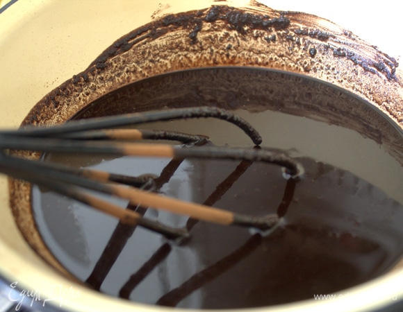 Смешать, поставить на огонь, на водяную баню.