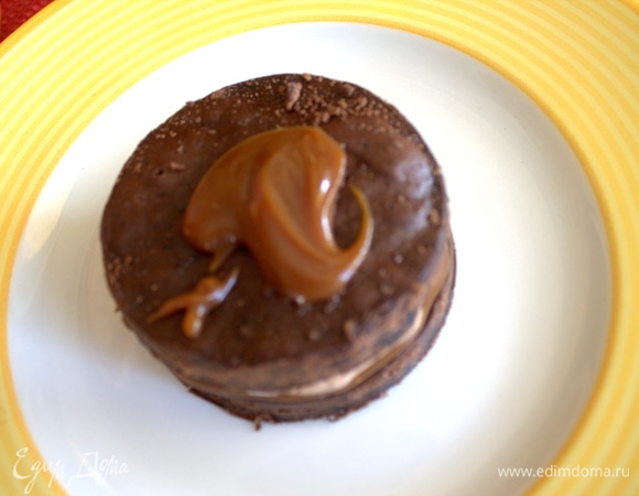 Снова кружок теста и карамель.