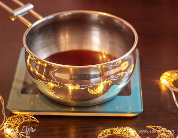 Начинаем готовить с кофейного крема. Сварите крепкий кофе. Или купите на вынос в кофейне чашку эспрессо.