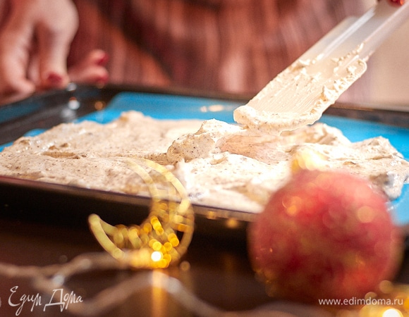 Дакуаз распределить на силиконовом коврике. Выпекать при 170°C. Бисквит должен пружинить. У меня ушло 15 мин.