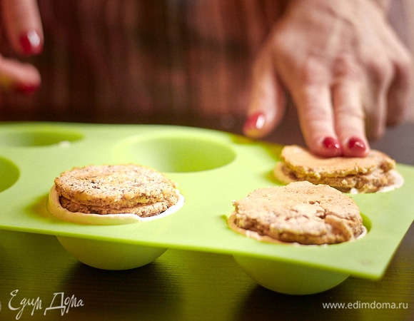 Накройте кружочками дакуаза. Заморозьте.