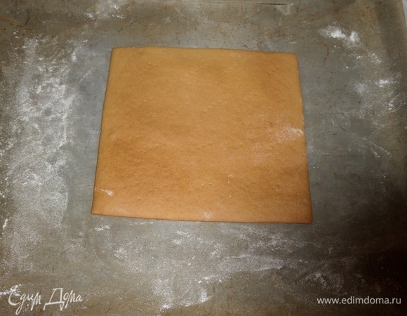 Выпекаем 2–4 минуты при 180°C, ориентируясь на свою духовку.