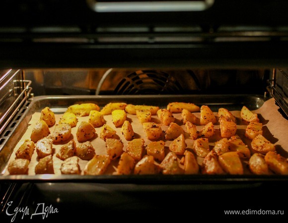 Выложить на противень и выпекать при 180°C 20–25 минут.